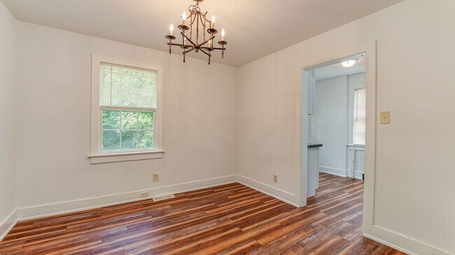 Building Photo - 3 Bedroom 1 Bath Townhouse in Wagener Terrace - Charleston Peninsula