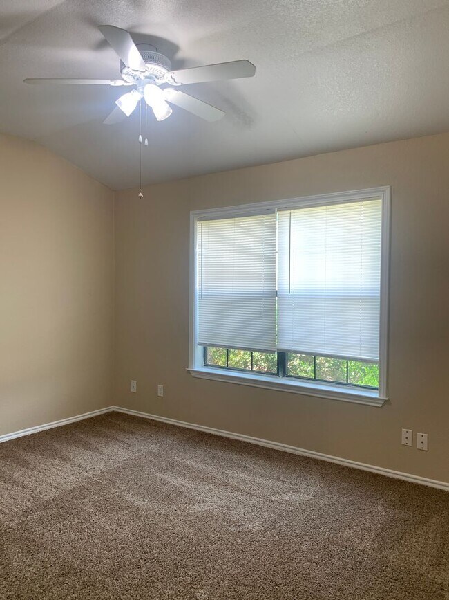 Building Photo - 1815 Pontotoc