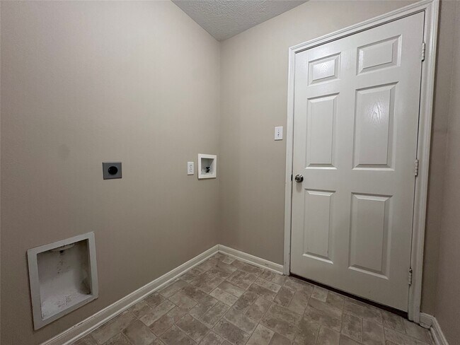 Building Photo - 5525 N Buffalo Cir