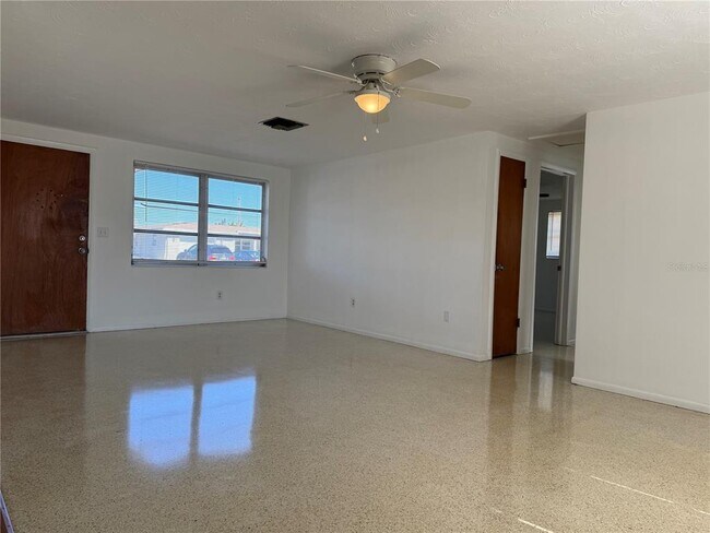 Building Photo - 3838 Beechwood Dr