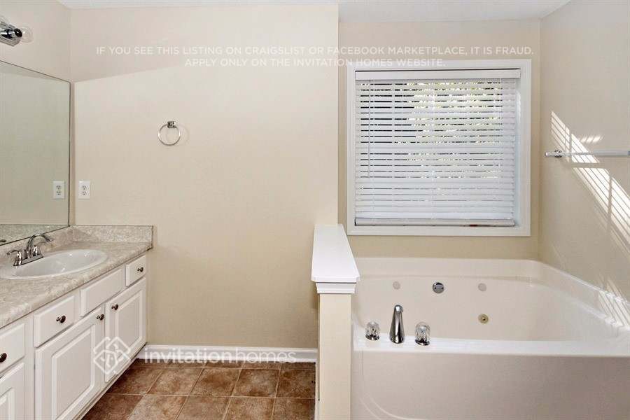 Building Photo - 3061 Ridgeview Dr