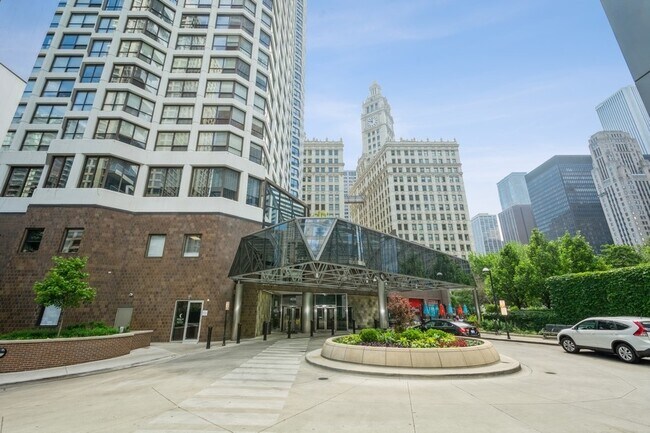 Primary Photo - 405 N Wabash Ave