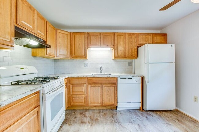 Building Photo - 825 Barkley Dr