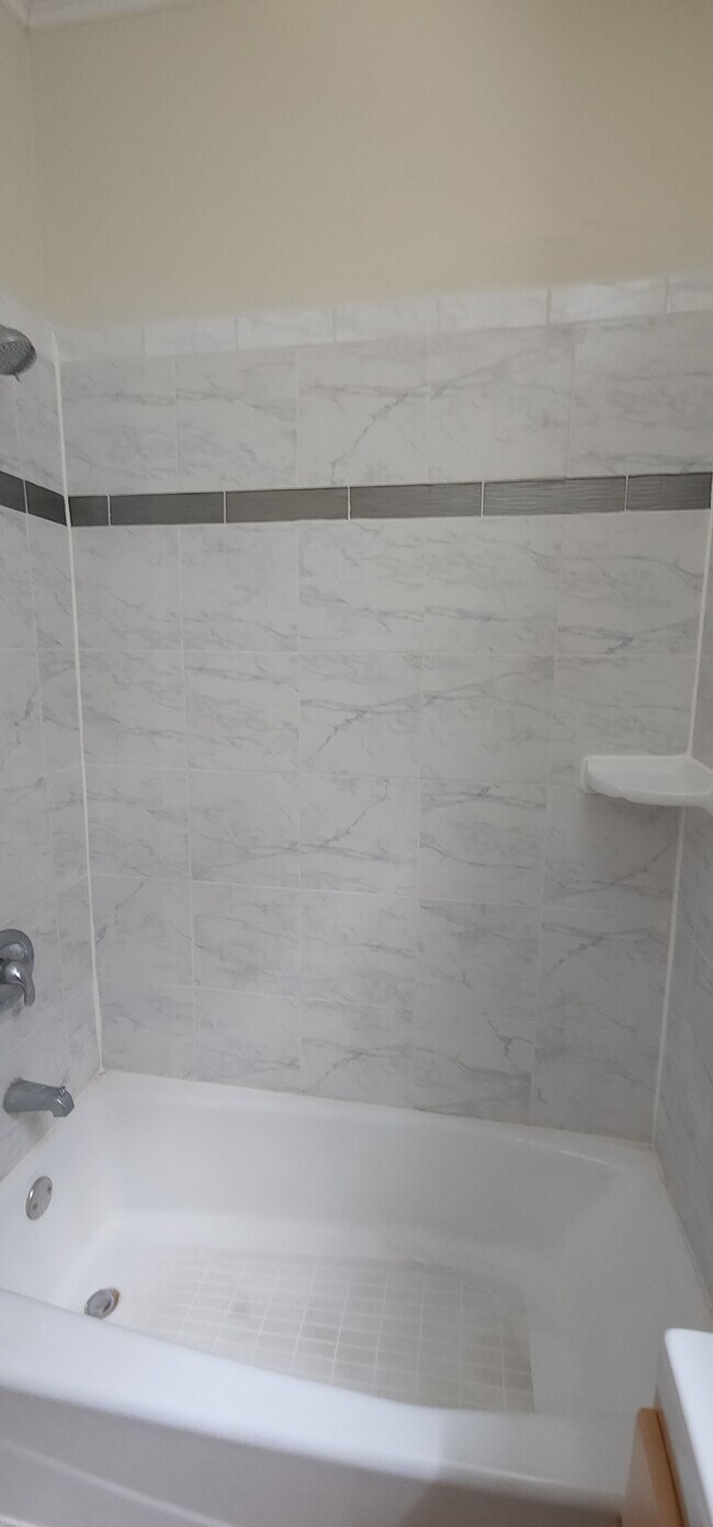 Building Photo - 446 Brightwood Ave