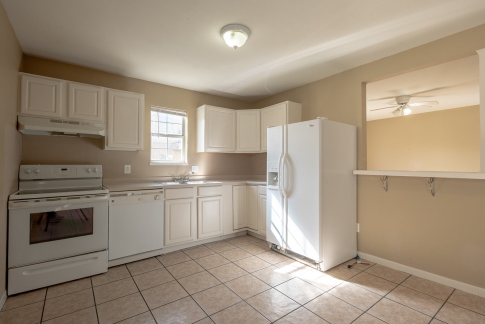 Building Photo - 7561 Windsor Oaks