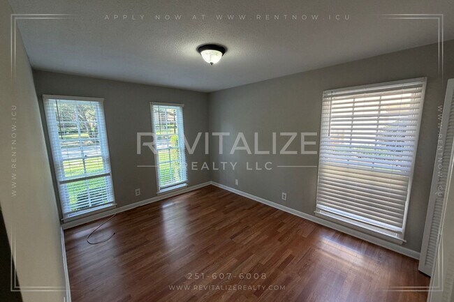 Building Photo - 1504 Dauphin St