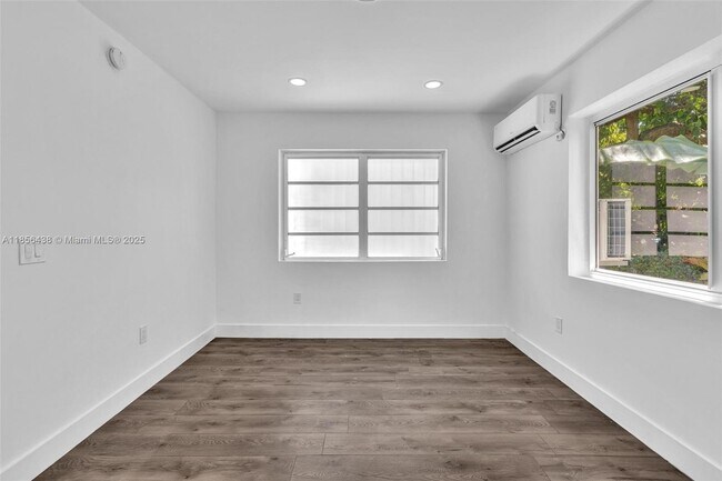 Building Photo - 652 SW 5th St