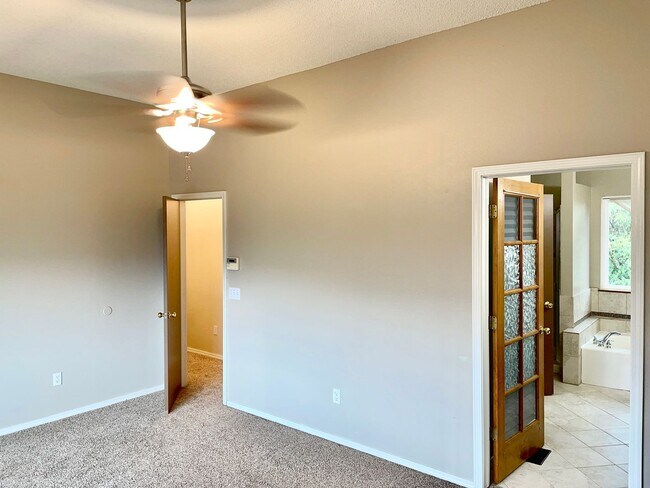 Building Photo - FANTASTIC 4 BEDROOM IN FAIRFAX