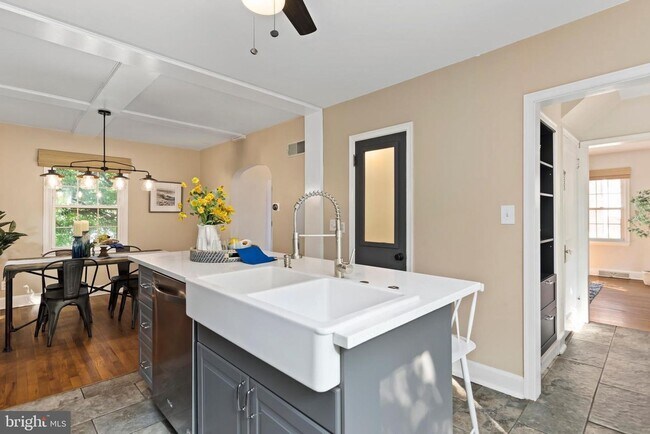 Building Photo - 710 Fishburn Rd