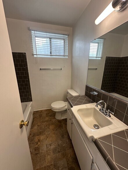 Building Photo - 4335 Don Tomaso Dr