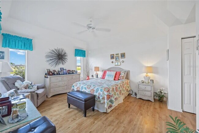 Building Photo - Immaculate Turn Key Furnished 2-Bed Condo in a very central location in North Port!"