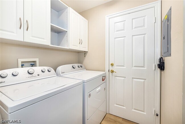 Building Photo - 975 Tarpon Cove Dr