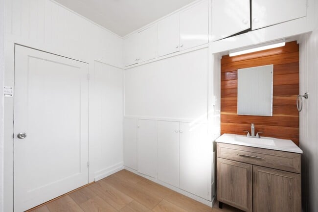 Building Photo - Newly Renovated Waialua Home on 1 Acre w/ Mountain Views – Pets Welcome