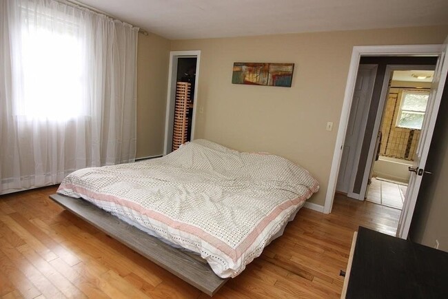 Building Photo - 17 Janet Cir