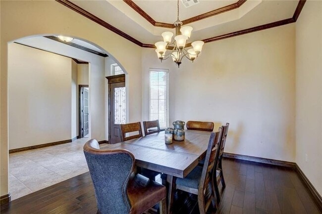 Building Photo - St James Park Home in Norman - Community Pool!  Available in April!