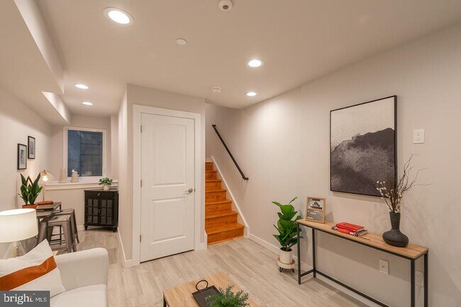 Building Photo - 2535 Annin St