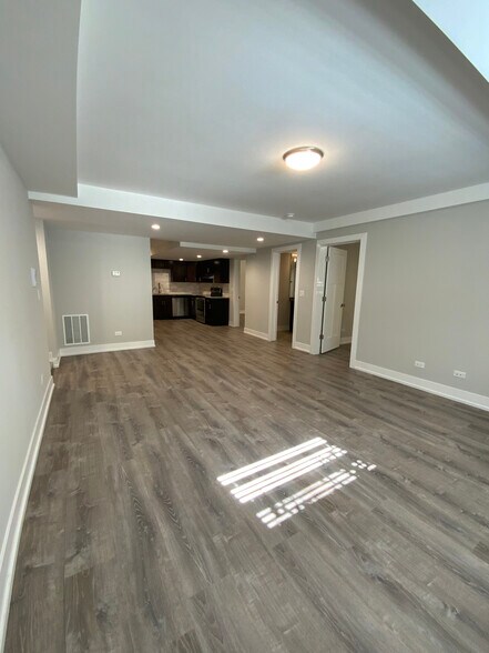 Building Photo - 1143 Maple Ave