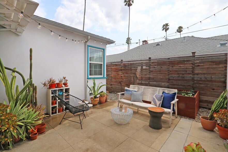 Building Photo - 329 N Avenue 66