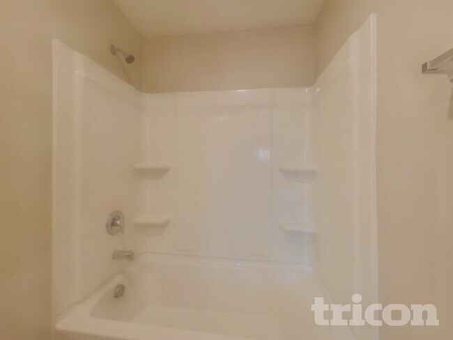 Building Photo - 320 Waterstone Dr