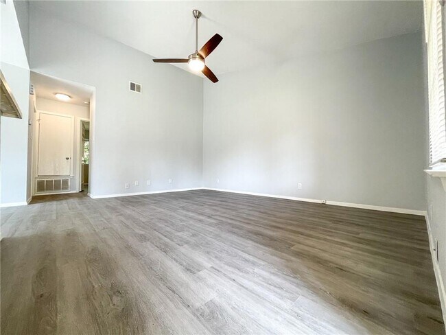 Building Photo - 12407 Tree Line Dr