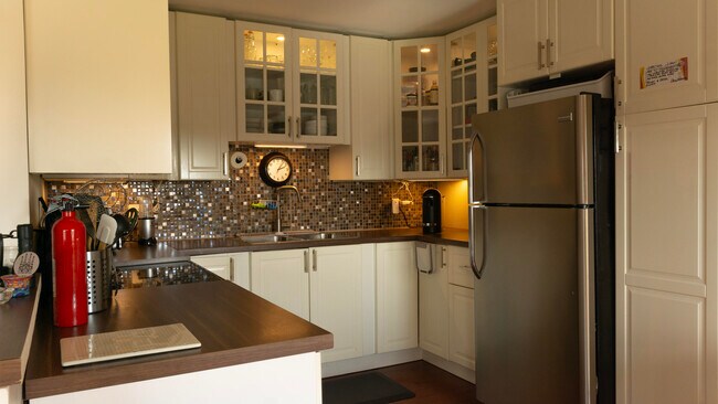 Primary Photo - 4016 Lincoln A