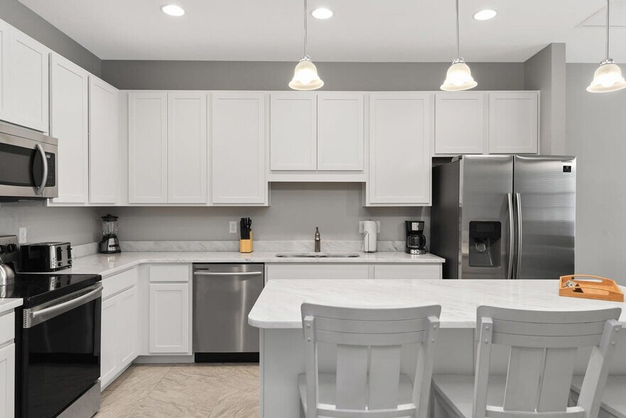 Building Photo - 132 Mediterranean Way