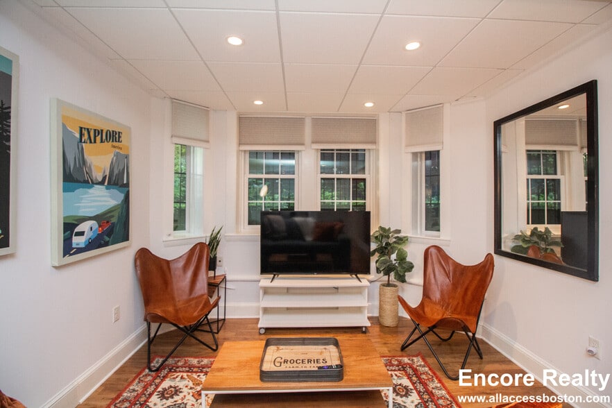 Building Photo - 1253 Beacon St