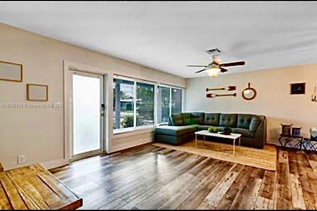 Building Photo - 2233 SE 13th St