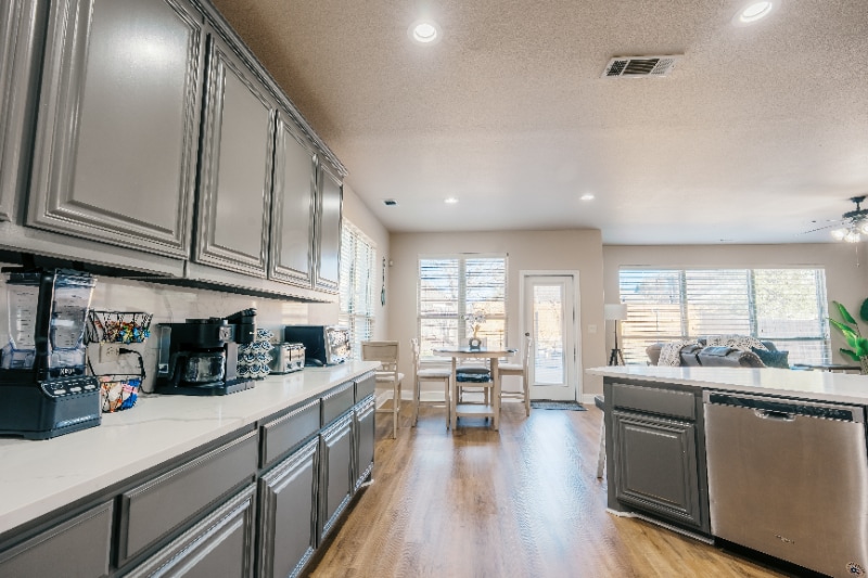 Building Photo - 728 Chatsworth Dr