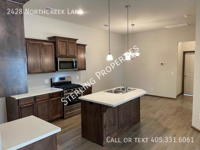 Building Photo - 2428 Northcreek Ln