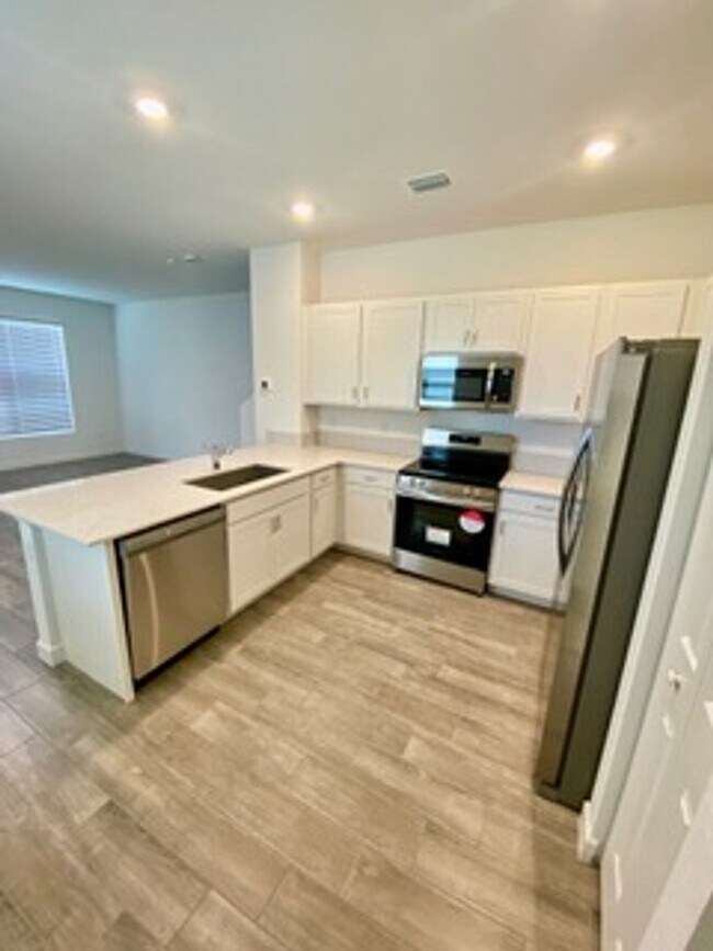 Building Photo - Brand new Townhome centrally located in La...