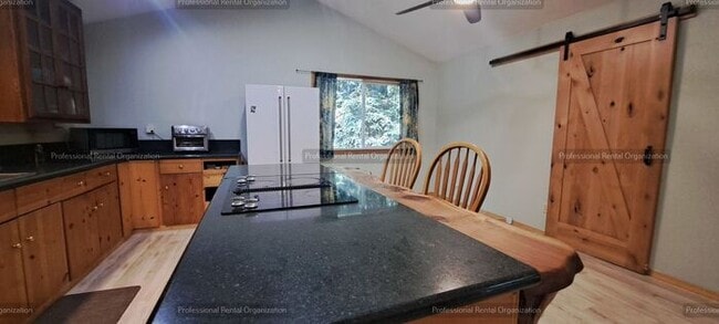 Building Photo - Sunlit Sanctuary in the Redwoods