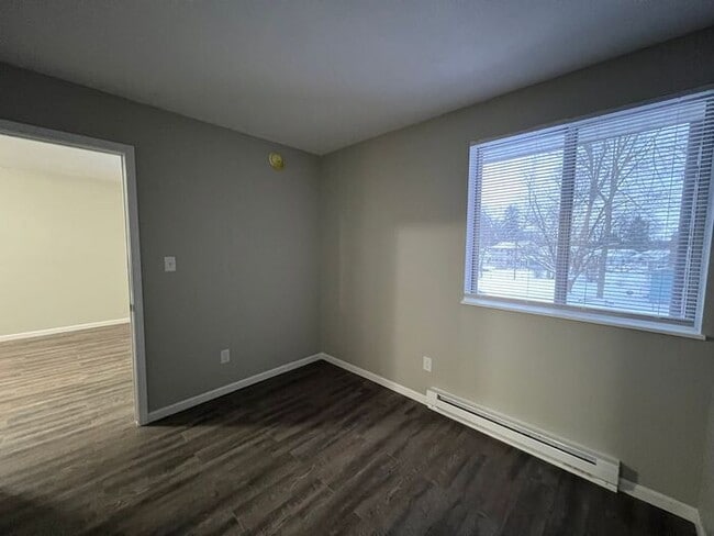 Building Photo - 2nd floor 1 bedroom apartment in Niles