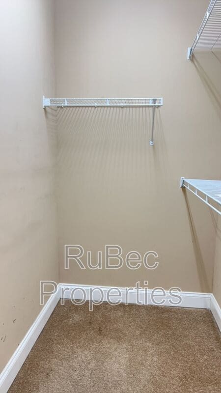 Building Photo - 2103 Chantilly Ln