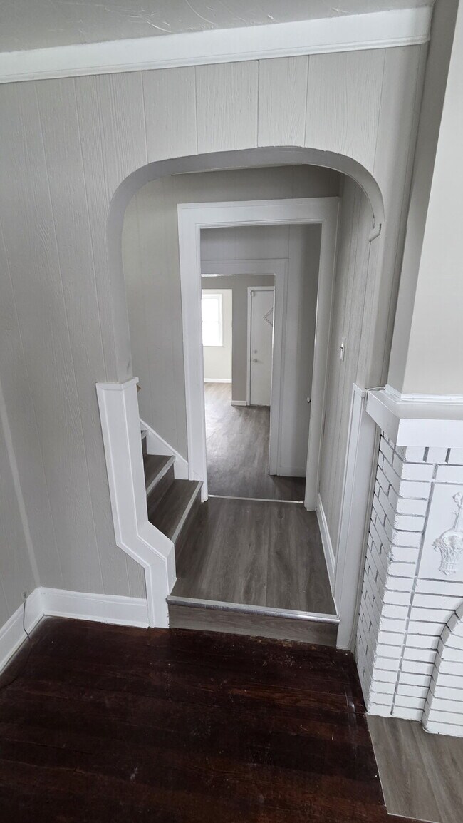 Building Photo - Coming Soon: 4 Bedroom 2 Bath - Split Level Single Family Home!