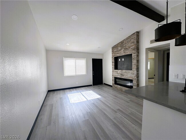 Building Photo - 328 N Linn Ln