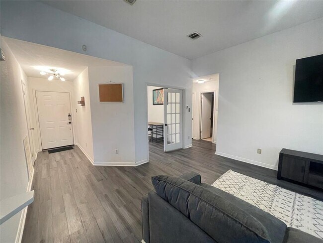 Building Photo - 1225 Hughmont Dr