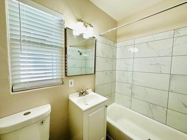 Primary Photo - 1149 E 10th St