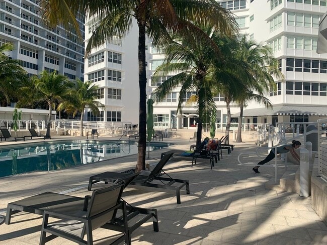 Building Photo - 4925 Collins Ave