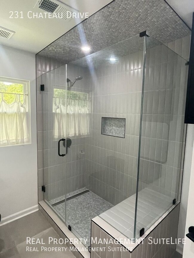 Building Photo - 231 Chateau Dr