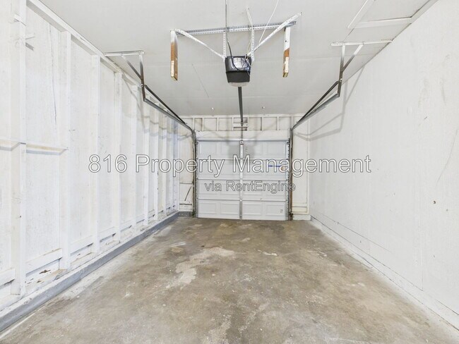Building Photo - 8511 Crystal Ave