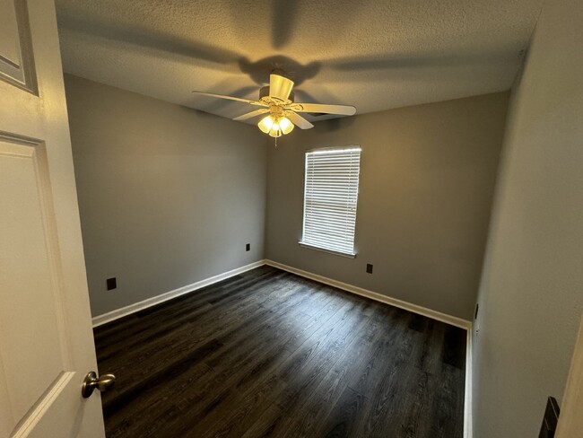 Building Photo - Townhouse for Rent