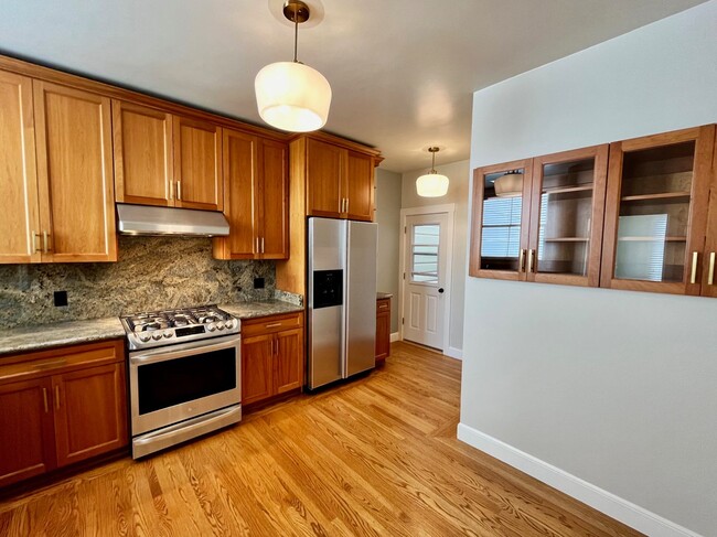 Building Photo - New On Market! Gorgeous Marina Home