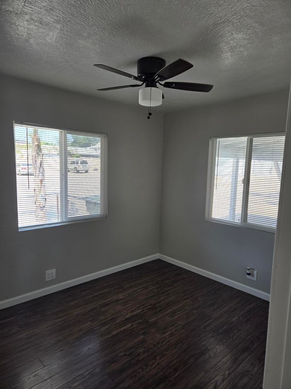 Building Photo - 442 E Arrow, 1/2