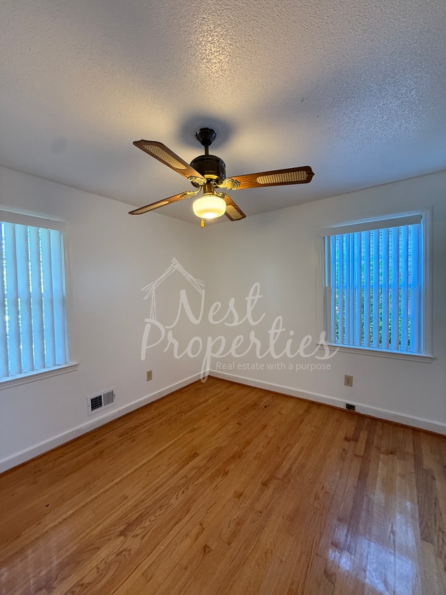 Building Photo - 3901 Pine Cone Dr