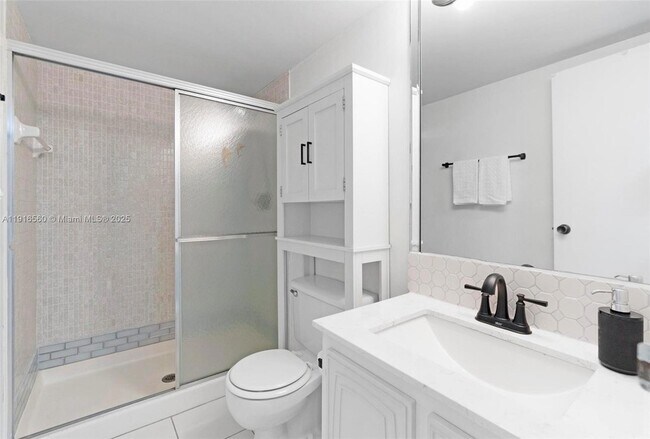 Building Photo - 1000 Parkview Dr