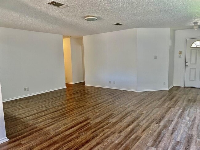 Building Photo - 1105 Jolie Ln