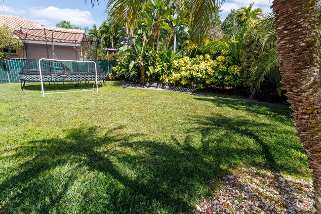 Building Photo - 280 Landings Blvd