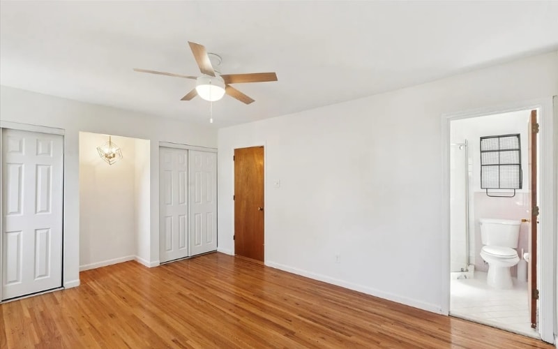 Building Photo - 7504 Valley Ave