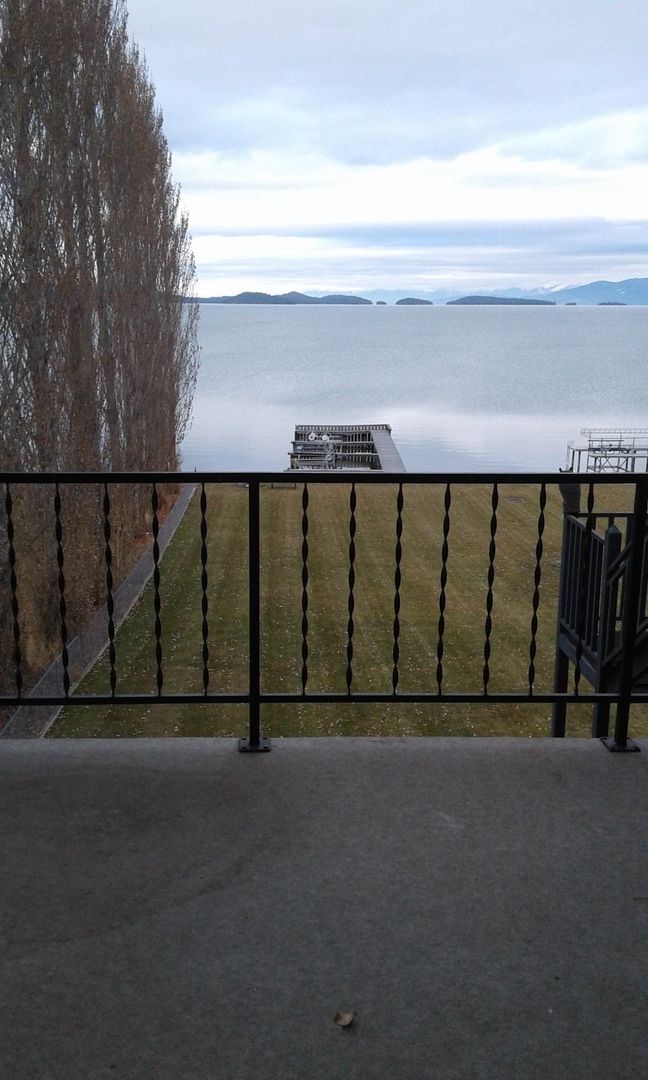 Building Photo - Fully Furnished Condo on Lake - This can be unfurnished